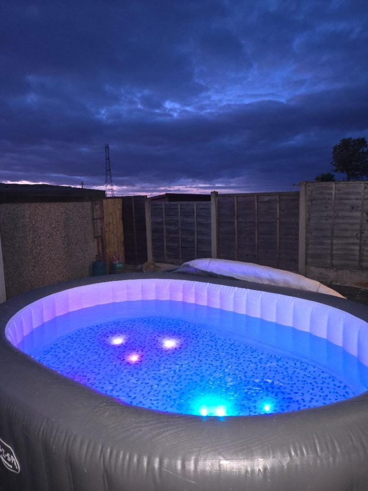 6- 8-seater Mauritius spa £130 4-night hire 6- 8-seater Mauritius spa